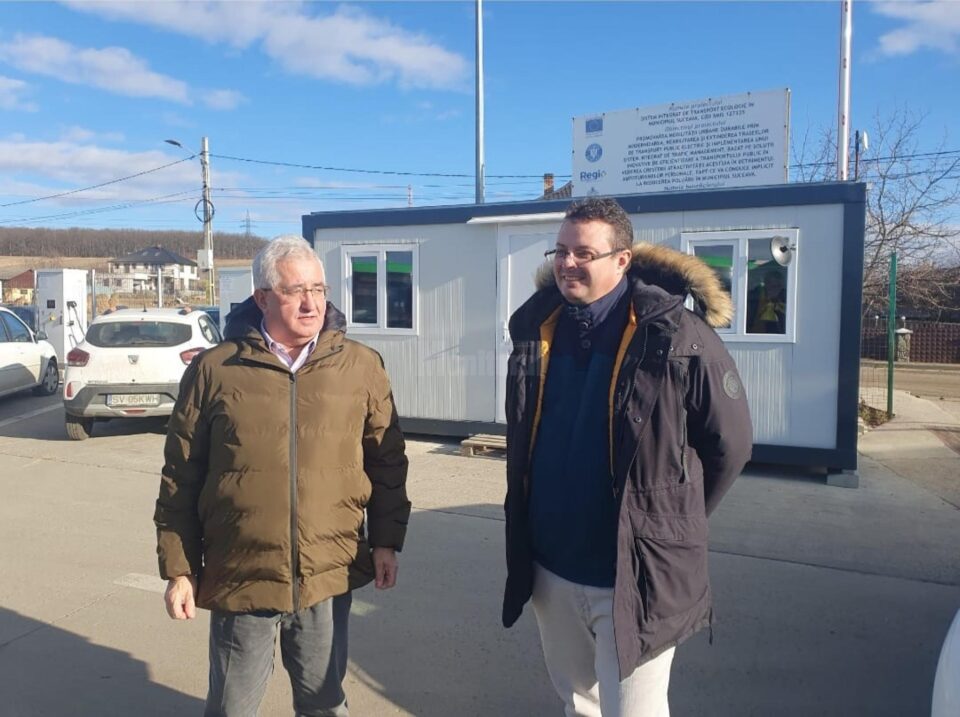Primarul Sucevei, Ion Lungu, la discuții cu conducerea TPL și sindicatele, la autobaza din Burdujeni sat
