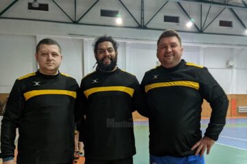 Staff-ul tehnic de la RC Gura Humorului. În mijloc, nou-venitul Sean Morrell