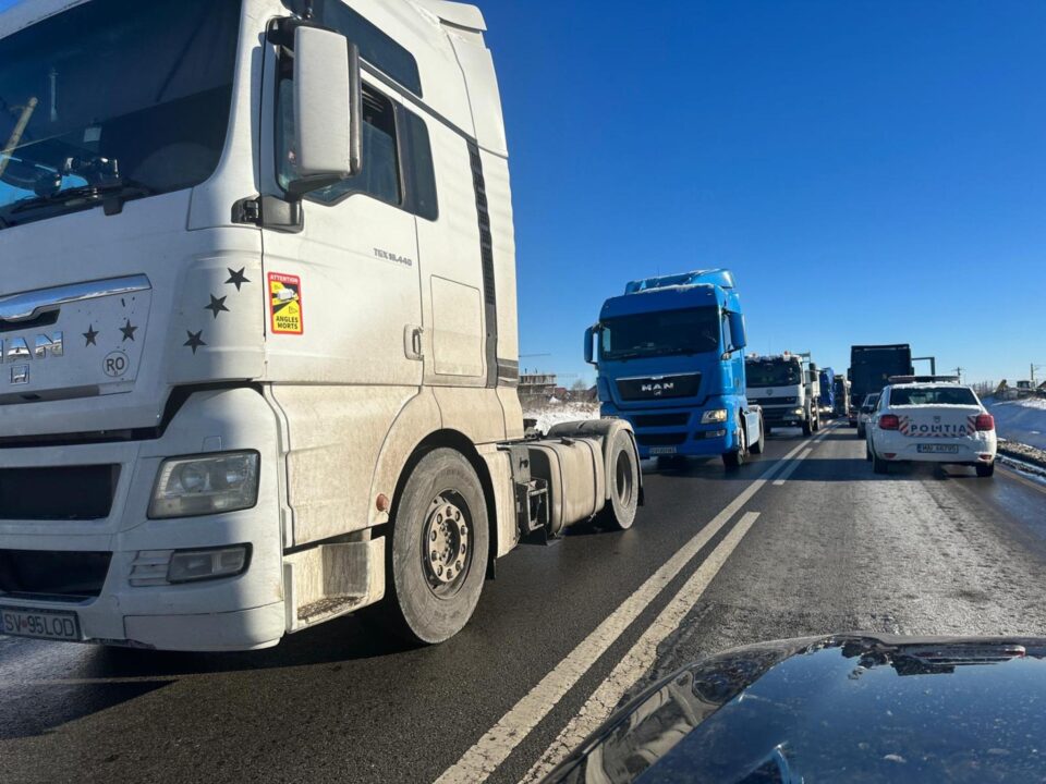 Zeci de transportatori au protestat la Suceava, nemulțumiți de politicile fiscale luate de actualul Guvern