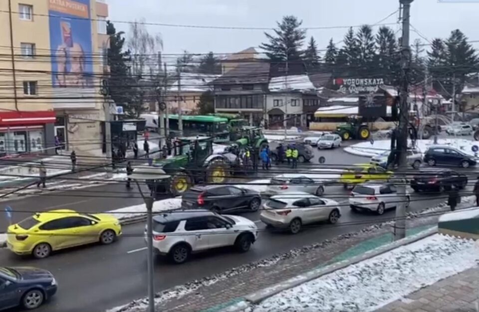 Fermierii au forțat barajul Poliției în zona Orizont