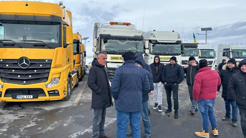 Transportatorii s-au adunat în parcarea de pe șoseaua de centură a Sucevei