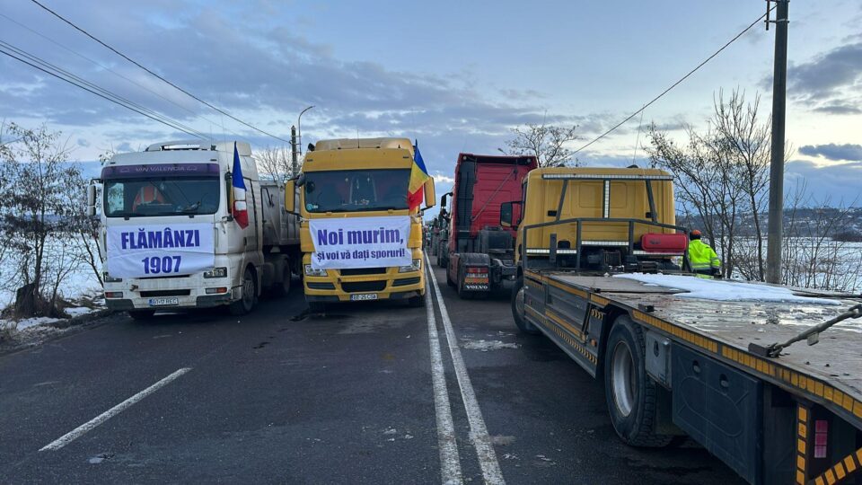 Transportatorii au ieșit și ei cu tirurile