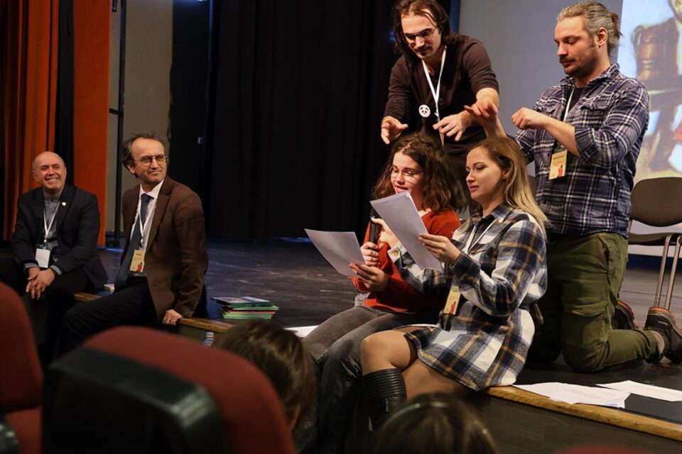 Lecturi din poeziile lui Matei Vișniec, dar și recitări din Eminescu, pe scena TMMVS, de Ziua Culturii. Foto Amedeia Vitega