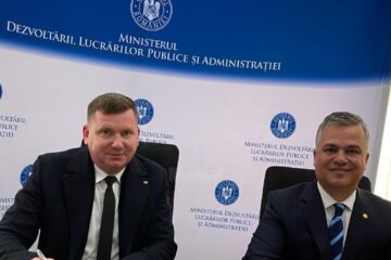 Primarul comunei Râșca, Ionuț Andreica, și ministrul Dezvoltării, Adrian Veștea