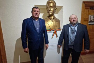 Bustul lui George Tofan, donat Casei Corpului Didactic de autoritățile din Bilca