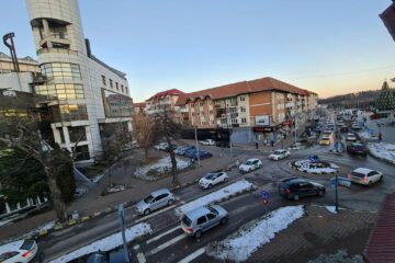 Peste 100 de taximetriști au protestat în Suceava