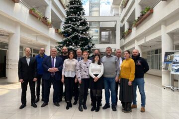 Personalități participante la Masa Rotundă organizată în cadrul USV