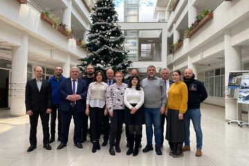 Personalități participante la Masa Rotundă organizată în cadrul USV