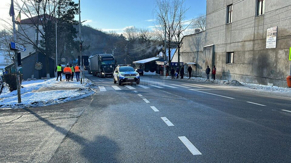 Tiruri ucrainene însoțite de poliție