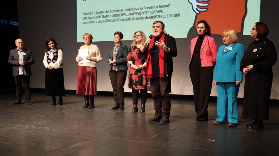Concursul de interpretare poezii s-a desfășurat în sala teatrului și a cuprins trei secțiuni