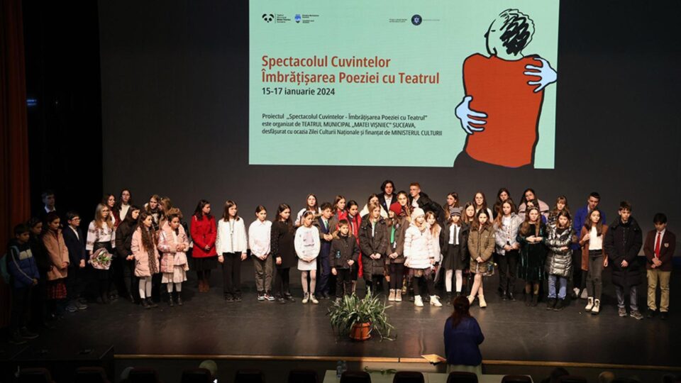 Concursul de interpretare poezii s-a desfășurat în sala teatrului și a cuprins trei secțiuni