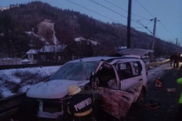 Un bărbat a murit după ce mașina pe care o conducea a fost lovită de un alt autoturism intrat pe contrasens