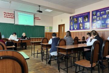 Concurs de discurs public în limba engleză, la Colegiul „Spiru Haret”: prezență numeroasă și concurenți bine pregătiți