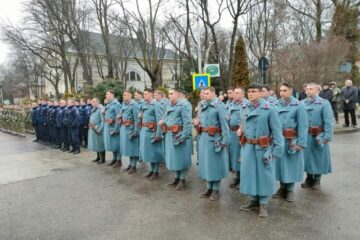 Ceremonia militară și cea religioasă vor avea loc miercuri, 24 ianuarie, de la ora 11.00, în apropierea statuii lui Alexandru Ioan Cuza, de pe Aleea Unioniștilor