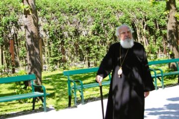 Mitropolitul Bartolomeu Anania și Tudor Arghezi, așezări sihăstrești de recunoștință