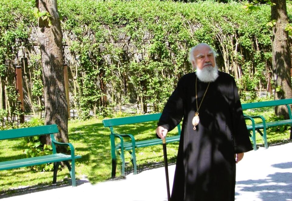 Mitropolitul Bartolomeu Anania și Tudor Arghezi, așezări sihăstrești de recunoștință Mitropolitul Bartolomeu Anania și Tudor Arghezi, așezări sihăstrești de recunoștință