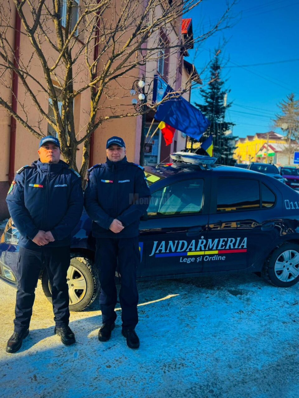 Cei doi jandarmi care au salvat-o pe bătrână