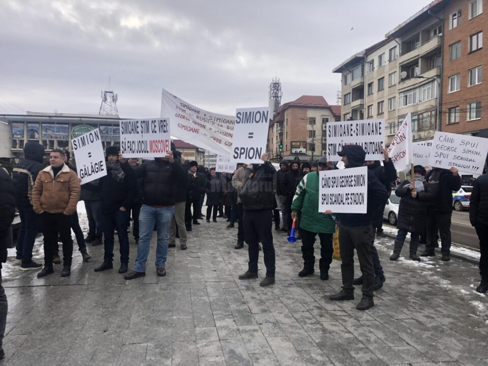 Aproape 100 de suceveni au protestat contra liderului AUR George Simion