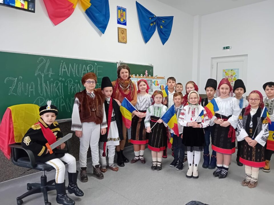 Sceneta Moș Ion Roată și Unirea