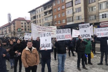 Aproape 100 de suceveni au protestat contra liderului AUR George Simion