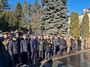 Hora Unirii, ceremonial religios și militar și depuneri de coroane, la Suceava, la 165 de ani de la Mica Unire