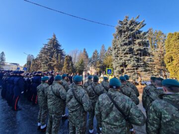 Hora Unirii, ceremonial religios și militar și depuneri de coroane, la Suceava, la 165 de ani de la Mica Unire