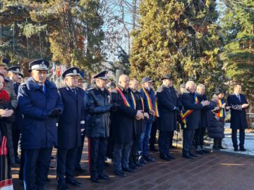 Hora Unirii, ceremonial religios și militar și depuneri de coroane, la Suceava, la 165 de ani de la Mica Unire