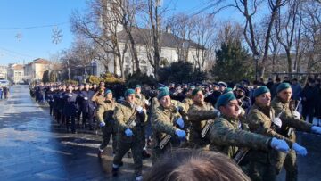 Hora Unirii, ceremonial religios și militar și depuneri de coroane, la Suceava, la 165 de ani de la Mica Unire