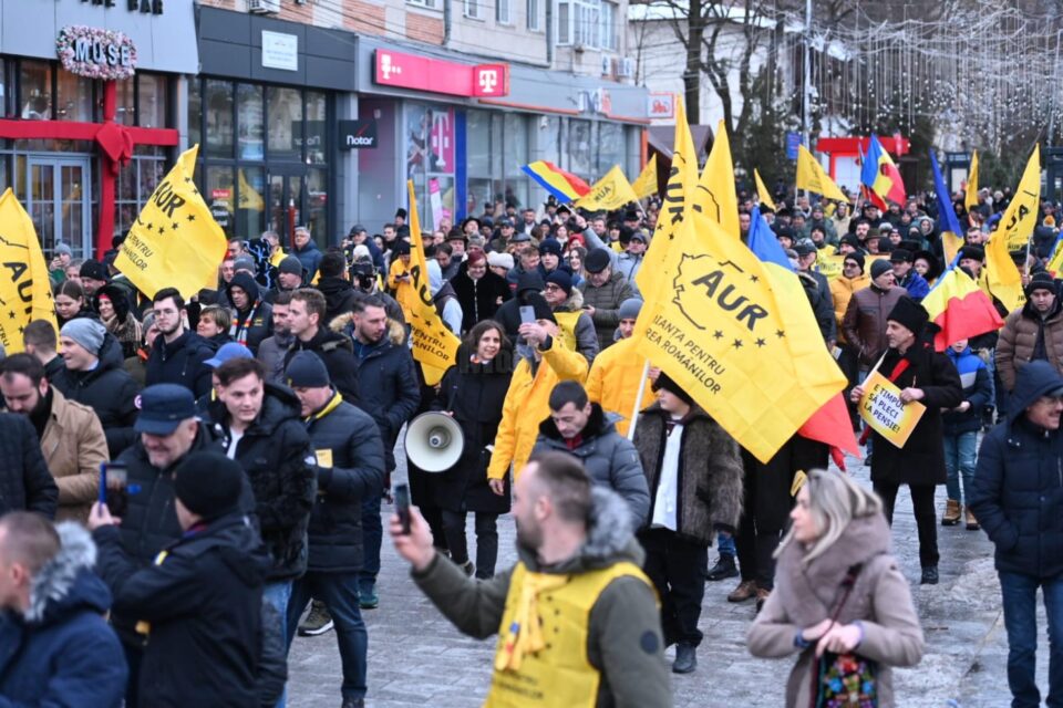 Câteva sute de membri și simpatizanți AUR au venit la întâlnirea cu George Simion