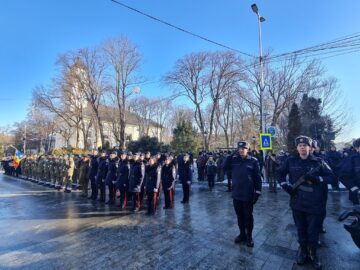 Hora Unirii, ceremonial religios și militar și depuneri de coroane, la Suceava, la 165 de ani de la Mica Unire