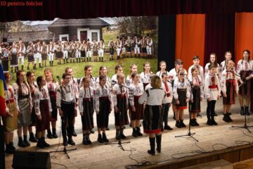 Spectacolul „10 pentru folclor: Hai să dăm mână cu mână!”, organizat la Colegiul Național Militar „Ștefan cel Mare”