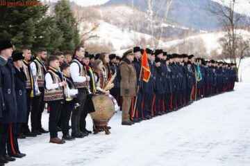 Spectacolul „10 pentru folclor: Hai să dăm mână cu mână!”, organizat la Colegiul Național Militar „Ștefan cel Mare”