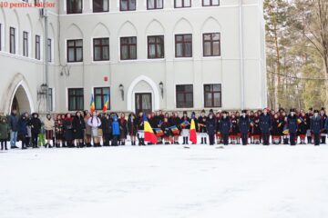 Spectacolul „10 pentru folclor: Hai să dăm mână cu mână!”, organizat la Colegiul Național Militar „Ștefan cel Mare”