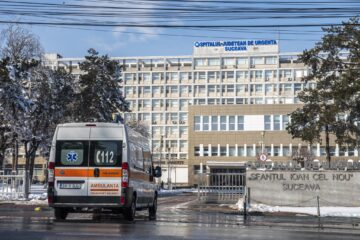 O echipă medicală de la Spitalul Clinic Suceava a operat 4 ore continuu pentru a salva viața și brațul unui bărbat