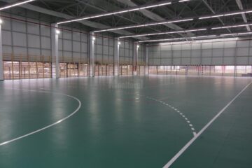 Sala de sport din Liteni dispune de o suprafață de joc de ultimă generație