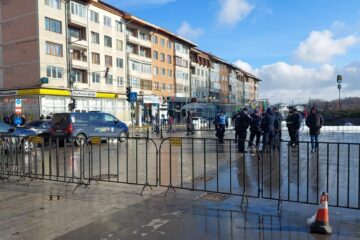 Pentru întâlnirea Flutur-Simion din centrul Sucevei, Jandarmeria și Poliția s-au pregătit ca pentru un meci Steaua-Dinamo 1
