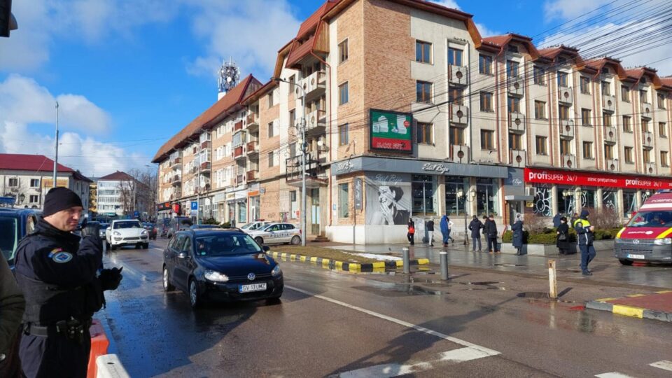 Pentru întâlnirea Flutur-Simion din centrul Sucevei, Jandarmeria și Poliția s-au pregătit ca pentru un meci Steaua-Dinamo 3