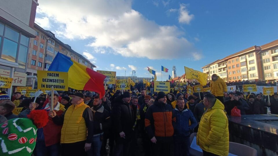 Miting împotriva lui Gheorghe Flutur, cu membri și simpatizanți AUR
