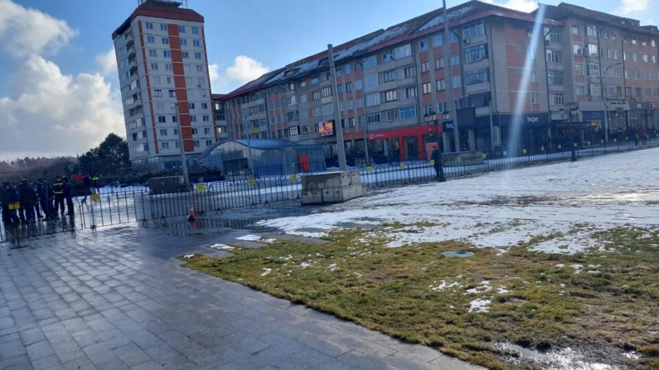 Pentru întâlnirea Flutur-Simion din centrul Sucevei, Jandarmeria și Poliția s-au pregătit ca pentru un meci Steaua-Dinamo 5
