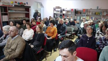 Lansarea volumului de debut al fălticenencei Paula Drăgușanu, „Suflet indigo”