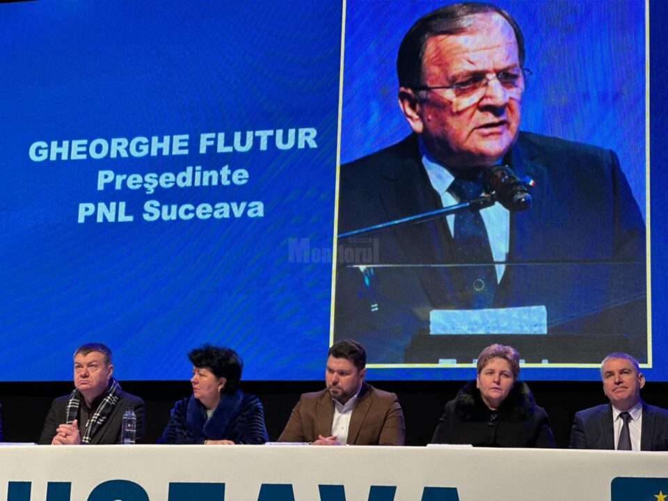 Primarul municipiului Rădăuți, Bogdan Loghin (centru), consideră că scopul liderului AUR este de a destabiliza România Primarul municipiului Rădăuți, Bogdan Loghin (centru), consideră că scopul liderului AUR este de a destabiliza România