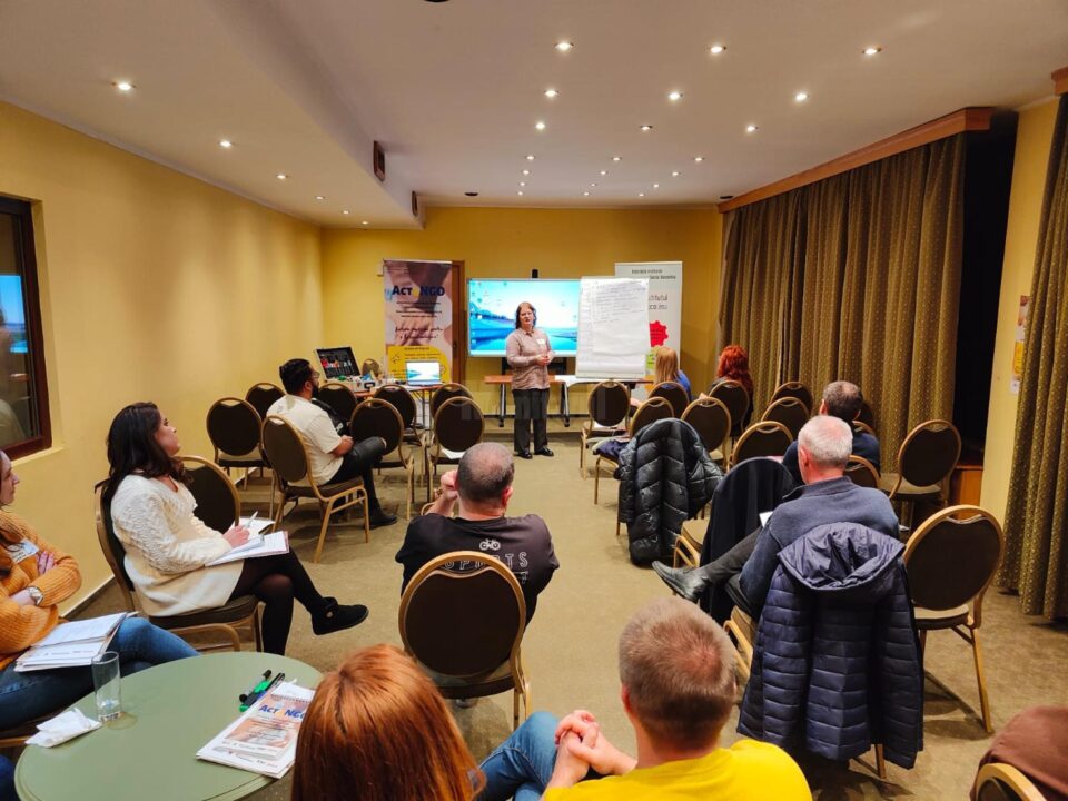 Reprezentanții mai multor ONG-uri care militează pentru eradicarea sărăciei s-au reunit la Gura Humorului Reprezentanții mai multor ONG-uri care militează pentru eradicarea sărăciei s-au reunit la Gura Humorului