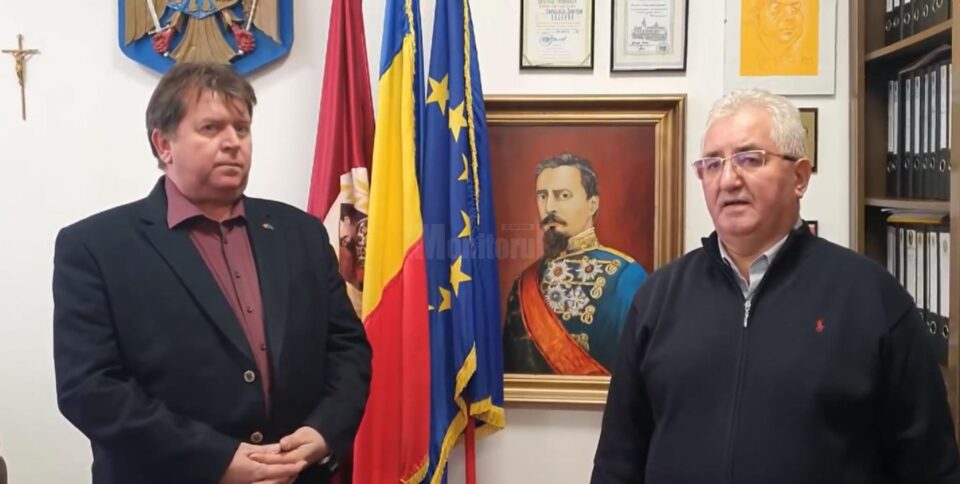 Primarul Ion Lungu și directorul Colegiului Al. I. Cuza, Ovidiu Arganisciuc