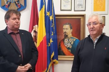 Primarul Ion Lungu și directorul Colegiului Al. I. Cuza, Ovidiu Arganisciuc