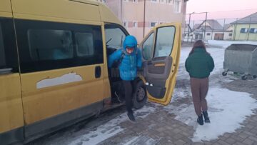 Microbuzul face mai multe curse pentru a aduce elevii la școală