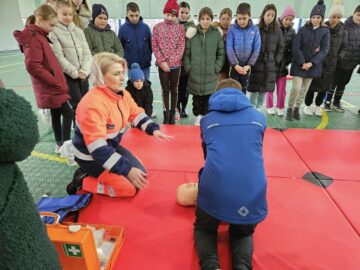Elevii din Cornu Luncii învață să acorde primul ajutor