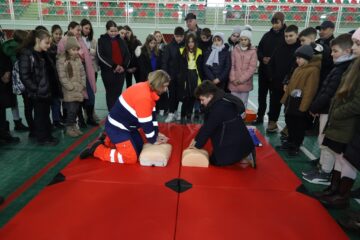 Elevii din Cornu Luncii învață să acorde primul ajutor