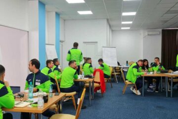 Doi antrenori suceveni se pregătesc pentru obținerea Licenței B UEFA