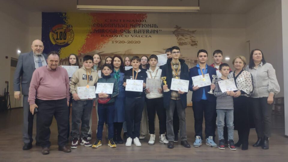 Elevi din zona Fălticeni, premiați la Concursul Național ,,La Școala cu Ceas”, desfășurat la Râmnicu Vâlcea Elevi din zona Fălticeni, premiați la Concursul Național ,,La Școala cu Ceas”, desfășurat la Râmnicu Vâlcea
