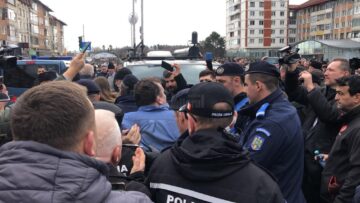Președintele SOS Suceava, extras cu forța de jandarmi de la mitingul PNL împotriva extremismului
